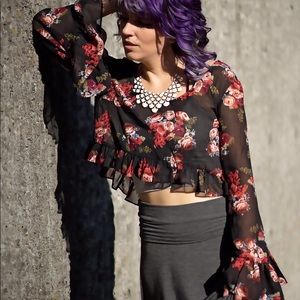 Sheer Bell-Sleeve Floral Crop Top // Forever 21 / Small